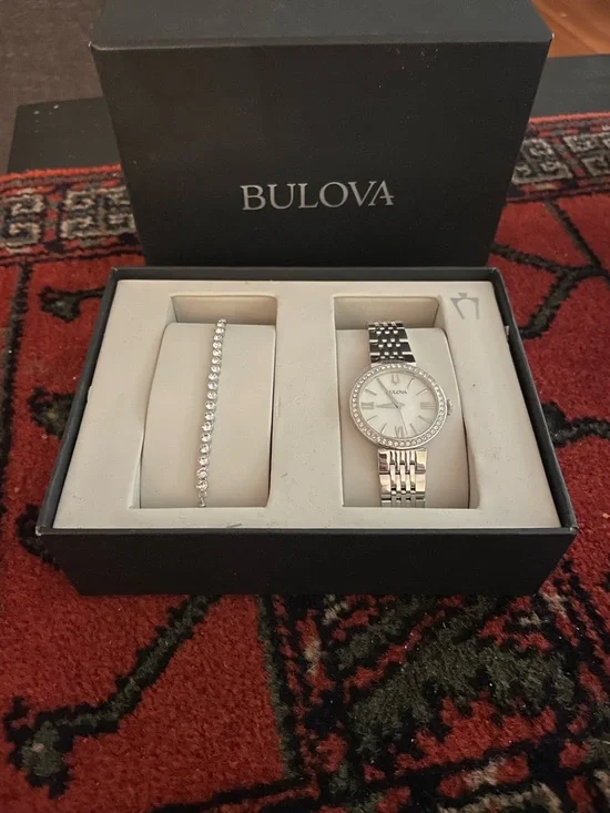 Beautiful Bulova Gift Set - Picture 1 of 11